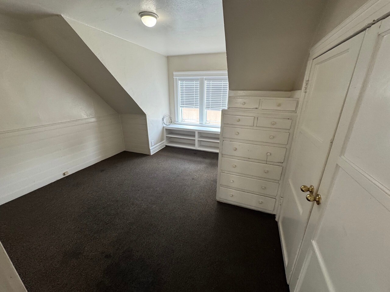 Building Photo - 1124 W 37th Pl