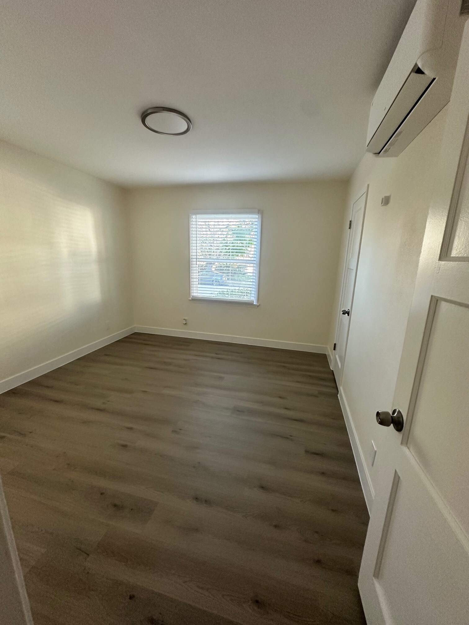 Building Photo - 15046 Dickens St
