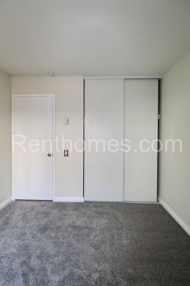 Building Photo - 3550 Ruffin Rd