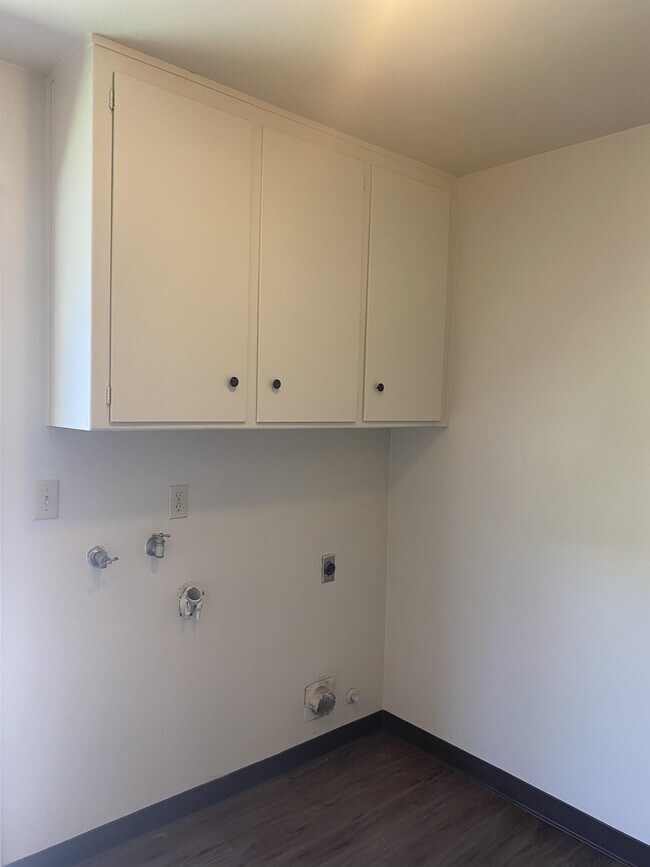 Building Photo - 3016 Delta Ave