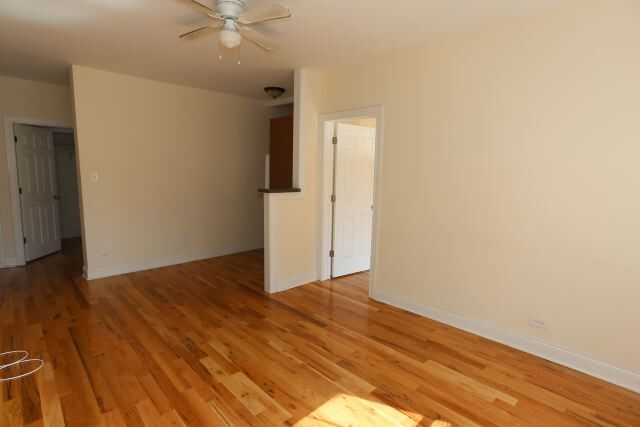 Building Photo - 633 W Cornelia Ave