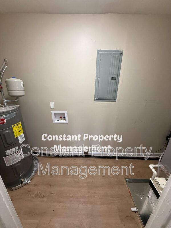 Building Photo - 4233 Elkan Ave