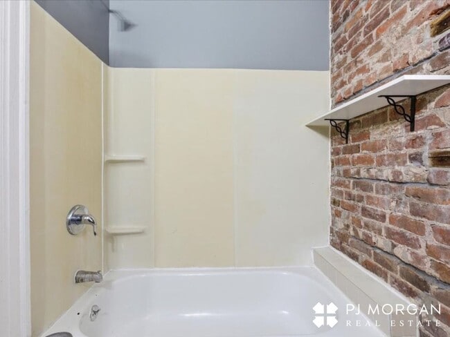 Building Photo - 3735 S