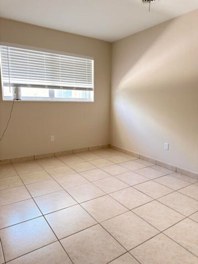 Building Photo - 7500 SW 98th Ct
