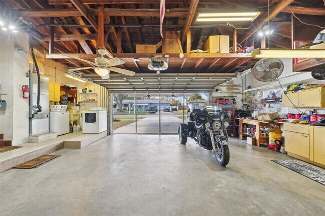 Building Photo - 1369 Whitacre Dr
