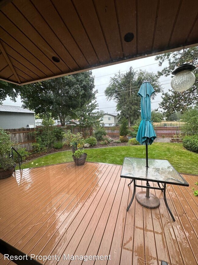 Building Photo - 3 br, 2 bath House - 910 E Loch Maree Dr