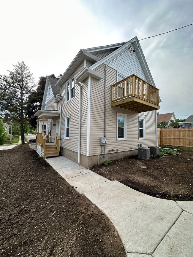 Building Photo - Port Washington Loft Duplex