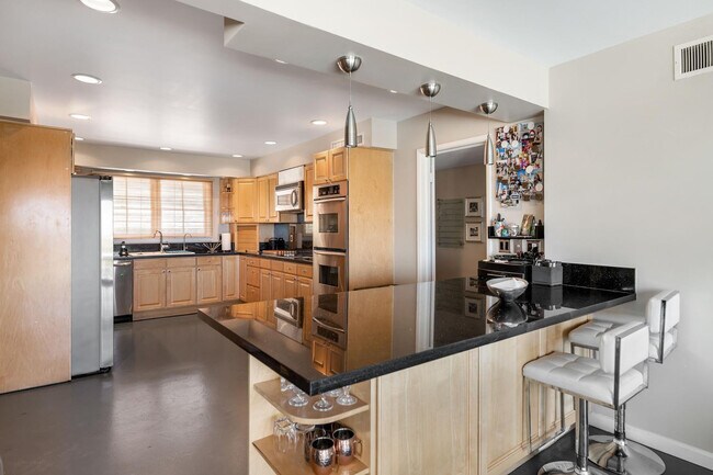 Building Photo - 5526 Camelback Canyon Dr