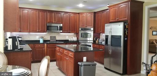Building Photo - 8171 Douglas Fir Dr