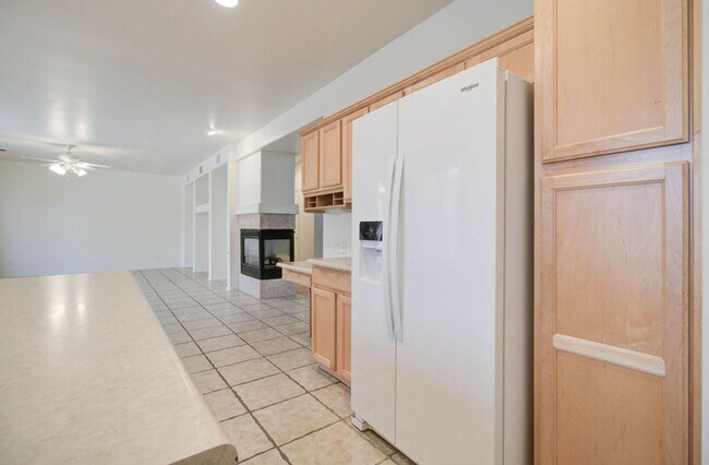 Building Photo - 2026 E County Down Dr