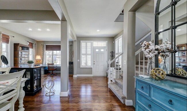 Building Photo - Gorgeous 4 Bedroom In The Grove!!