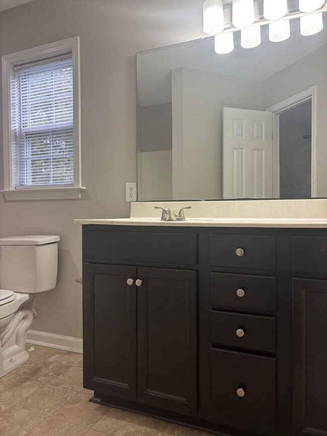 Building Photo - A Great Space on Pine Valley Court