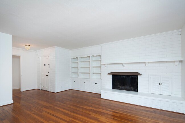Building Photo - *OPEN HOUSE: 9/21 10-11AM* 2BD/1BA in La J...
