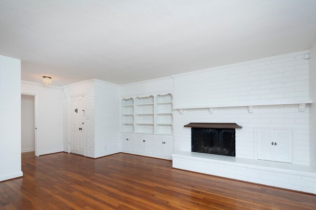Building Photo - *OPEN HOUSE: 9/28 10-11AM* 2BD/1BA in La J...