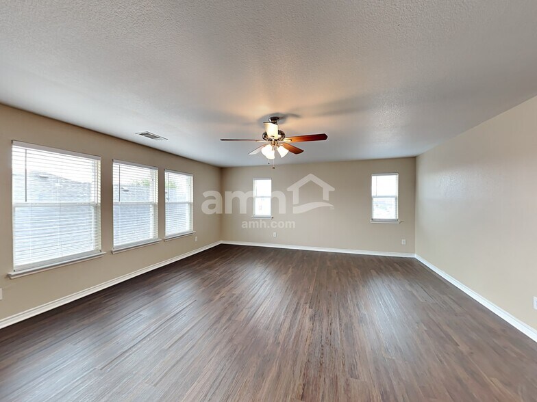 Building Photo - 5459 Montague Ln