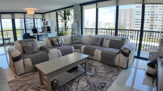 Building Photo - 2049 S Ocean Dr