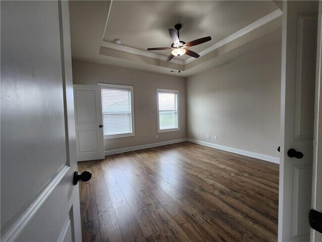 Building Photo - 1323 Faircrest Wy