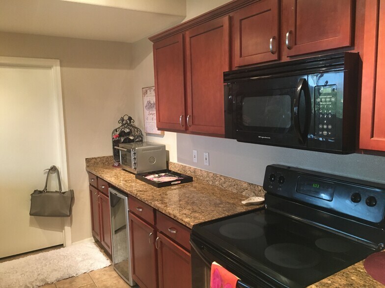 Building Photo - 3302 N 7th St