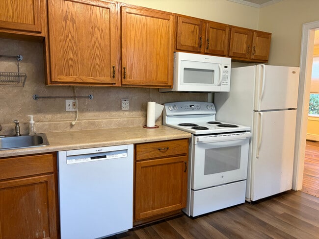 Building Photo - 407 Hemphill St