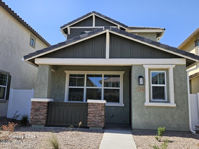 Building Photo - 3353 S Primrose