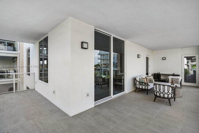 Building Photo - 210 SE Mizner Blvd