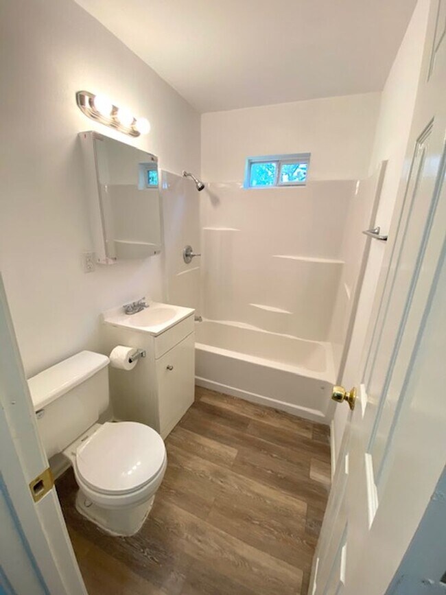Building Photo - RECENTLY REMODELED 3 BEDROOM HOME IN HOUSTON