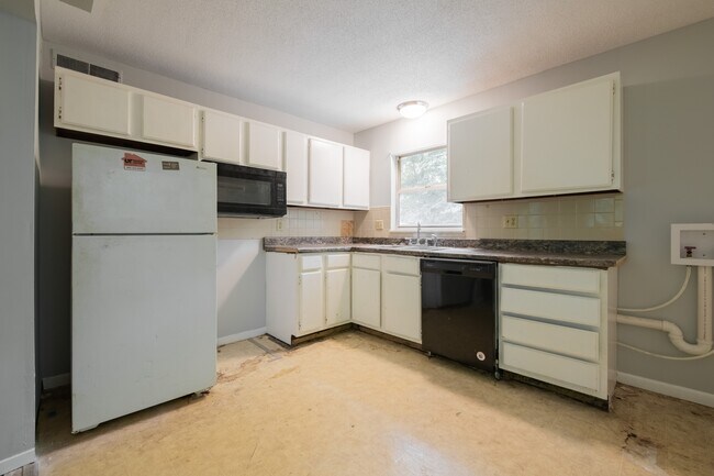 Building Photo - 109 E Holston Ln