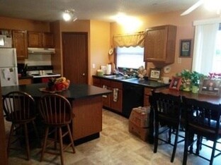Kitchen - 2511 Thomas Ct