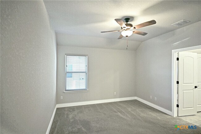 Building Photo - 588 Vale Ct