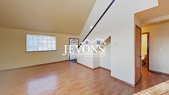 Building Photo - Charming home just steps from transit, par...
