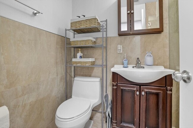 Building Photo - 7000 Plantation Rd