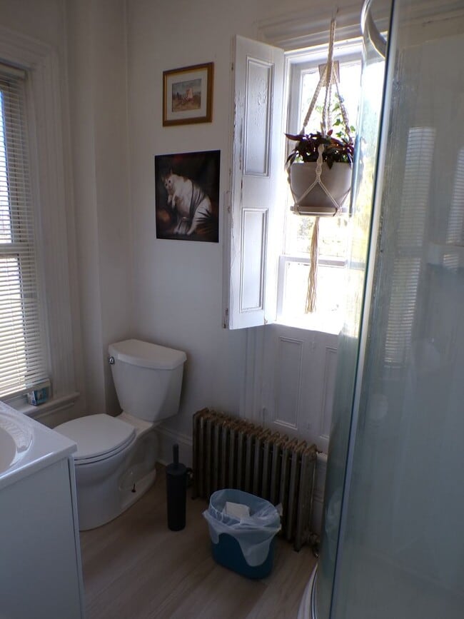 Building Photo - 205 Main St