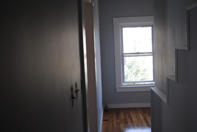 Building Photo - 31 Walnut St