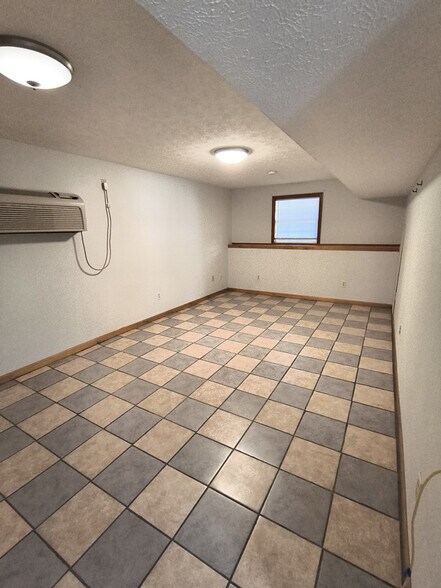 Building Photo - 306 Kelsay Dr