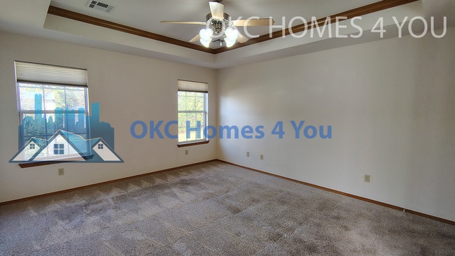 Building Photo - Beautiful 3 Bed + Office Home in Yukon off...