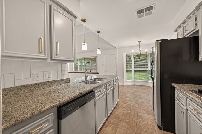 Building Photo - 5347 Lincoln Green Dr