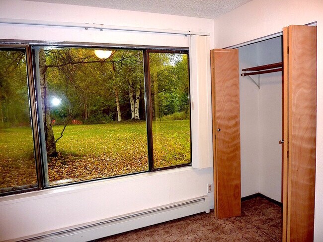 Building Photo - Deluxe One Bedroom in South Anchorage on the Creek