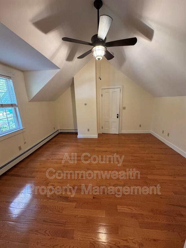 Building Photo - 49 Hoppin Hill Ave