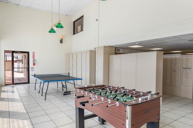 Building Photo - 415 Sun Dial Cir