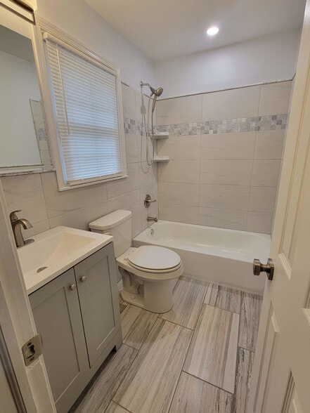 Building Photo - 936 Durham Rd