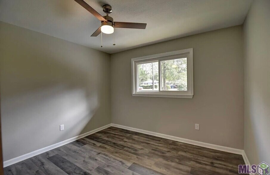 Room 4 - 1351 N Woodcrest Ave