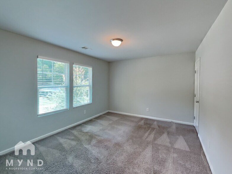 Building Photo - 1110 Wedgewood Dr NW