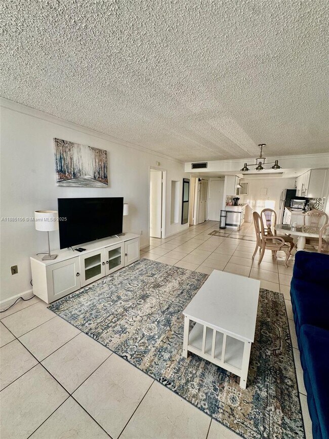 Building Photo - 1351 NE Miami Gardens Dr