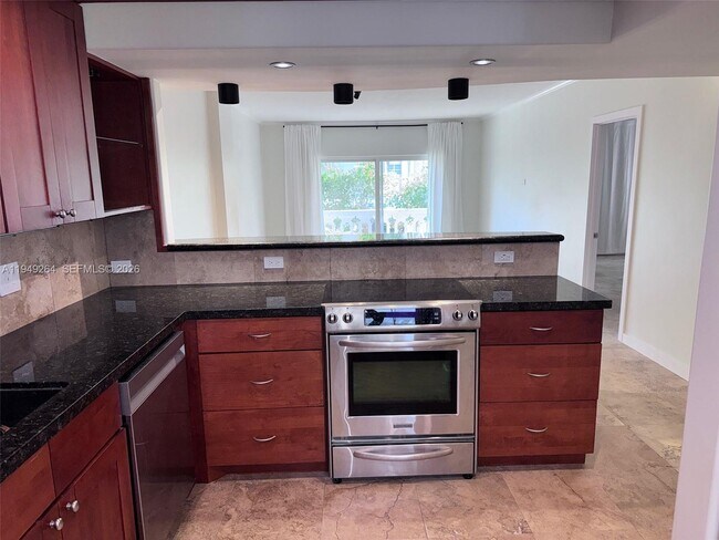 Building Photo - 100 Edgewater Dr