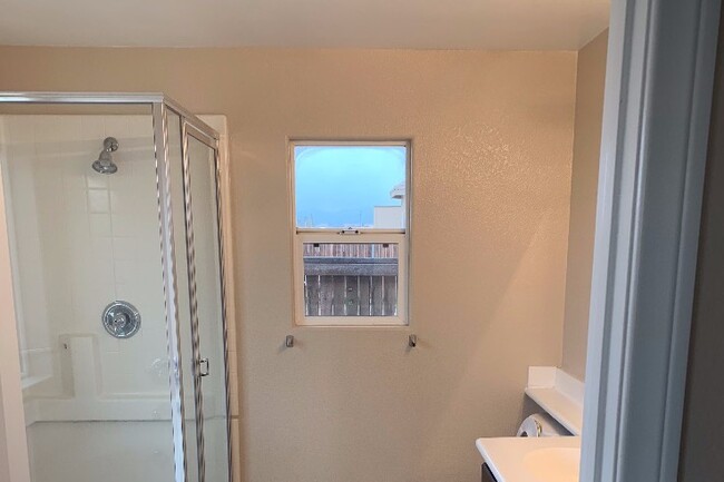 Master bath - 9219 Canyon View Ave