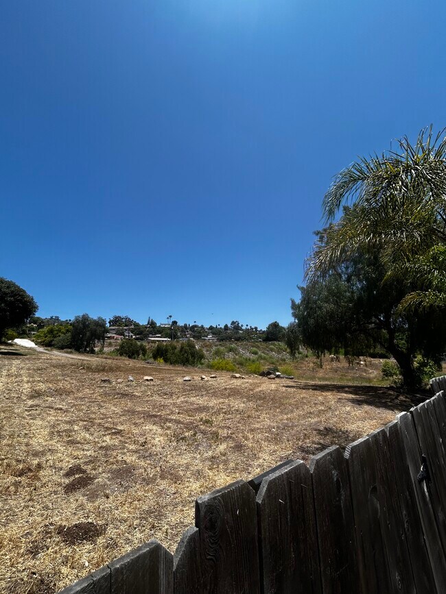Building Photo - 9744 Sierra Madre Rd