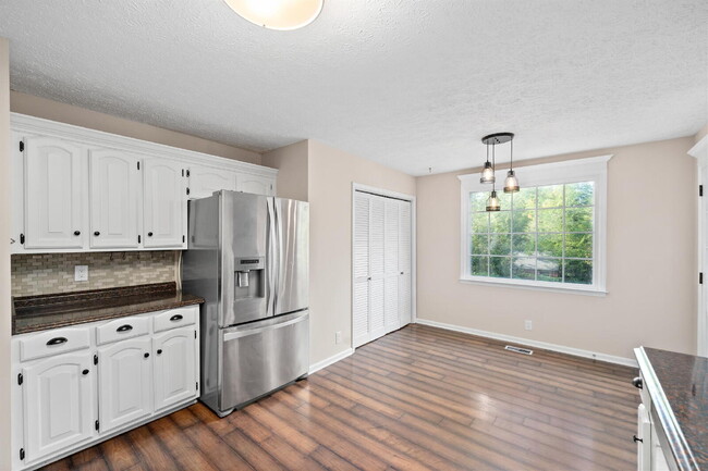 Building Photo - Huge Corner Lot in Glen Oaks!