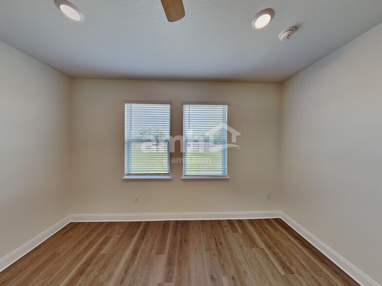 Building Photo - 3728 Ctr Cv Ln