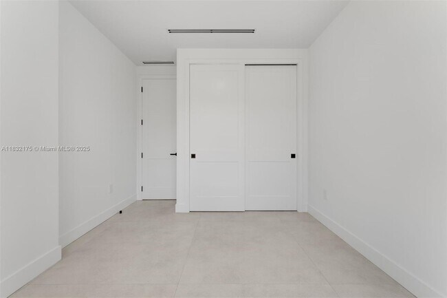 Building Photo - 3270 Gifford Ln