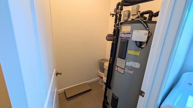 Building Photo - Spacious 4 bed 3 bath home near Diamond Head